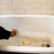 Подготовка старой чугунной ванны перед нанесением покрытия